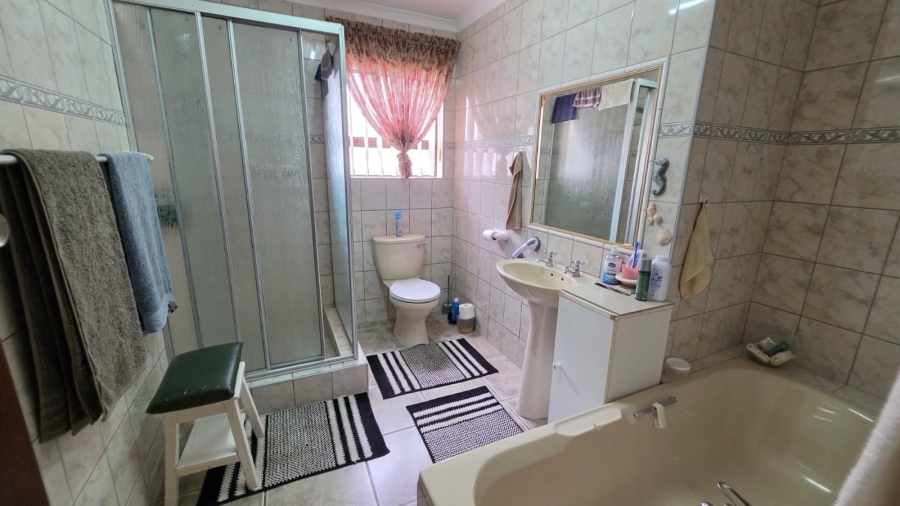 3 Bedroom Property for Sale in Stilbaai Wes Western Cape